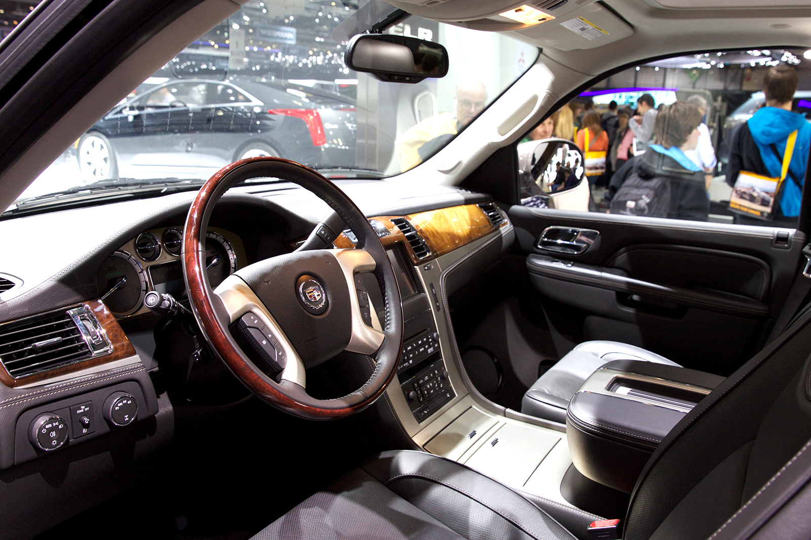 Cadillac Escalade SUV — photo 3 of 3