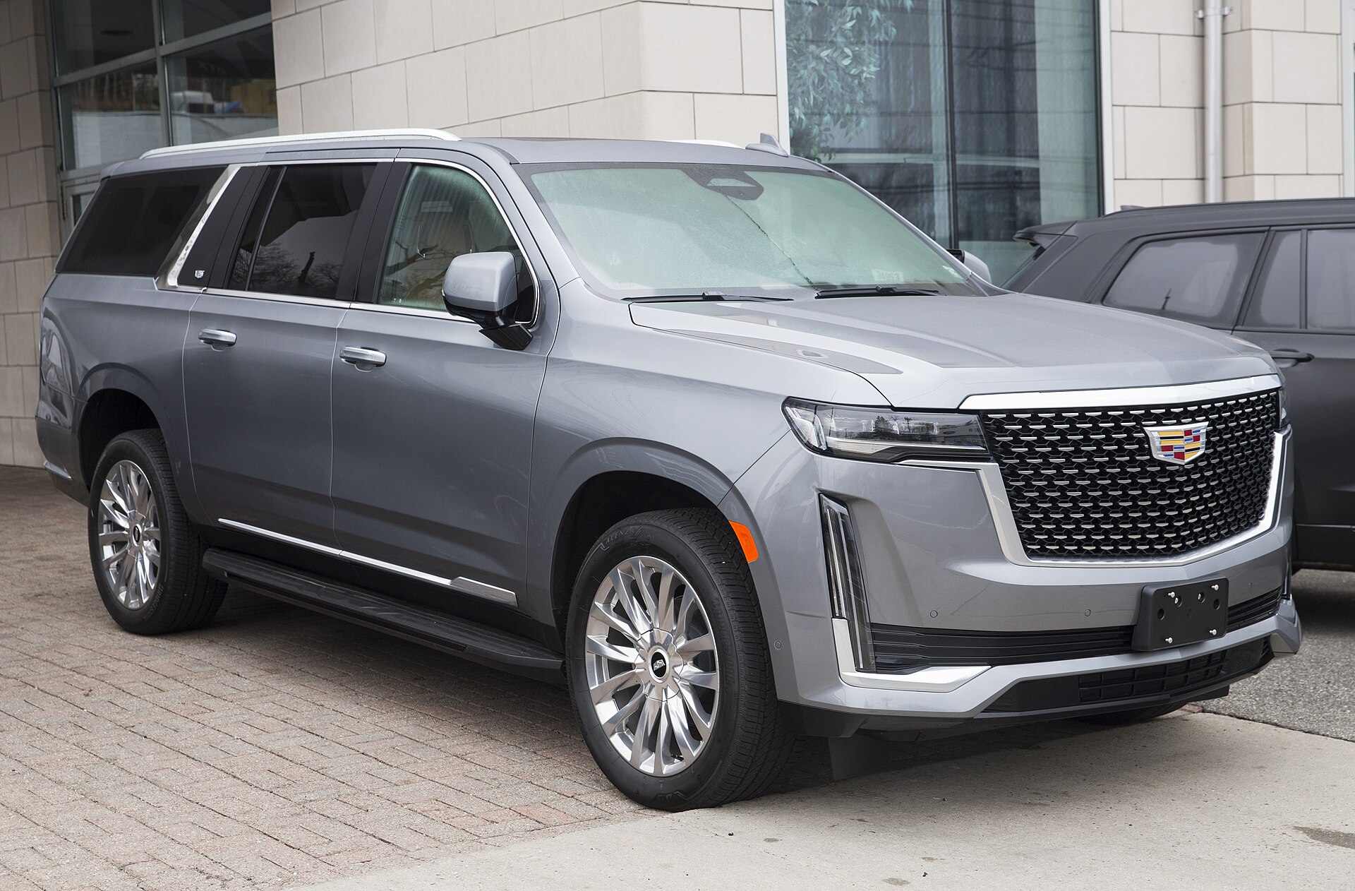 Cadillac Escalade SUV — photo 1 of 3