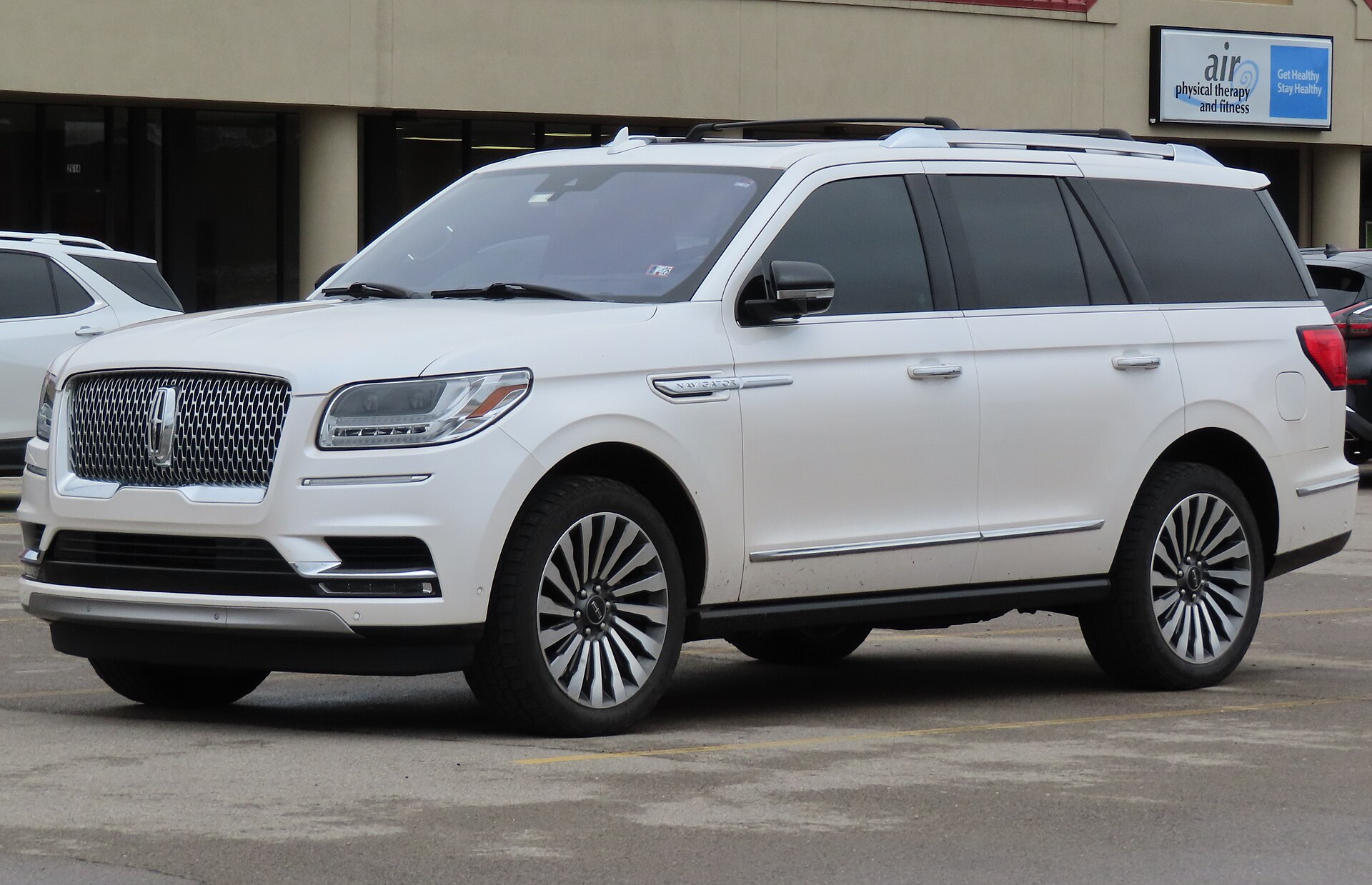 Lincoln Navigator — photo 1 of 1