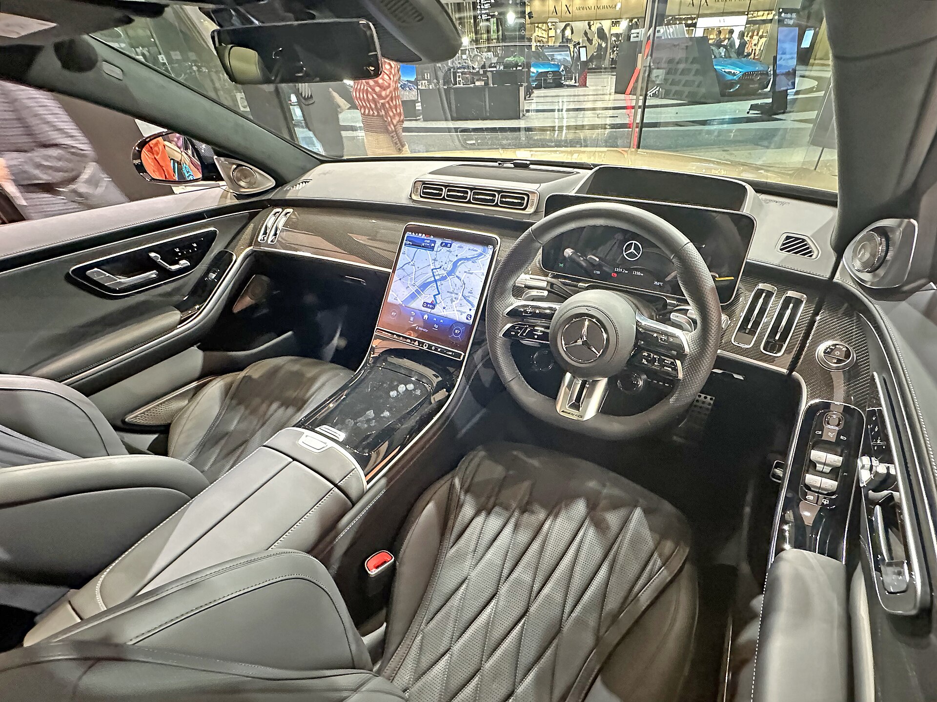 Mercedes-Benz S-Class — photo 3 of 3